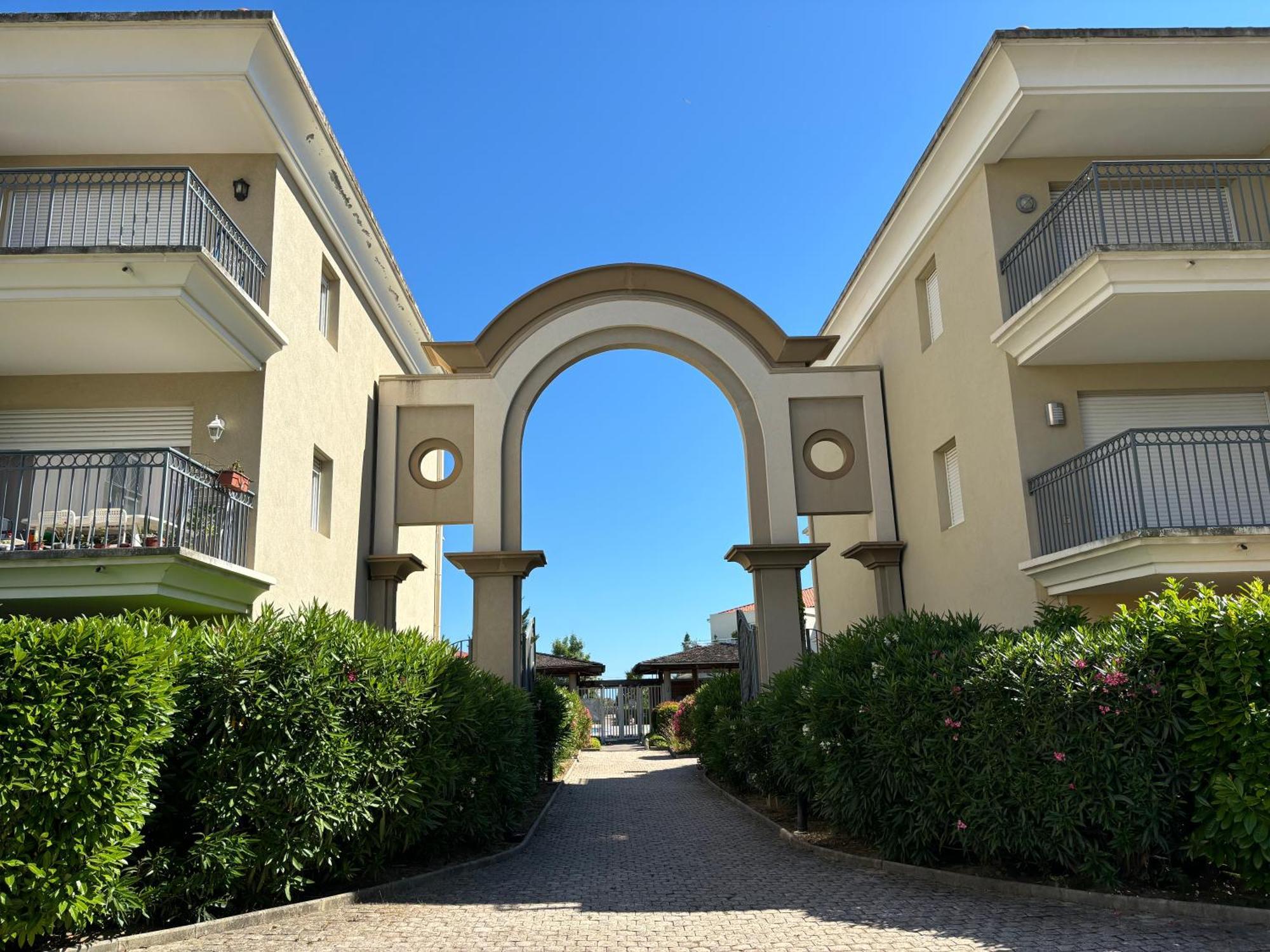 Beachside Apartment With Pool & Garden In Juan Les Pins Antibes Eksteriør billede