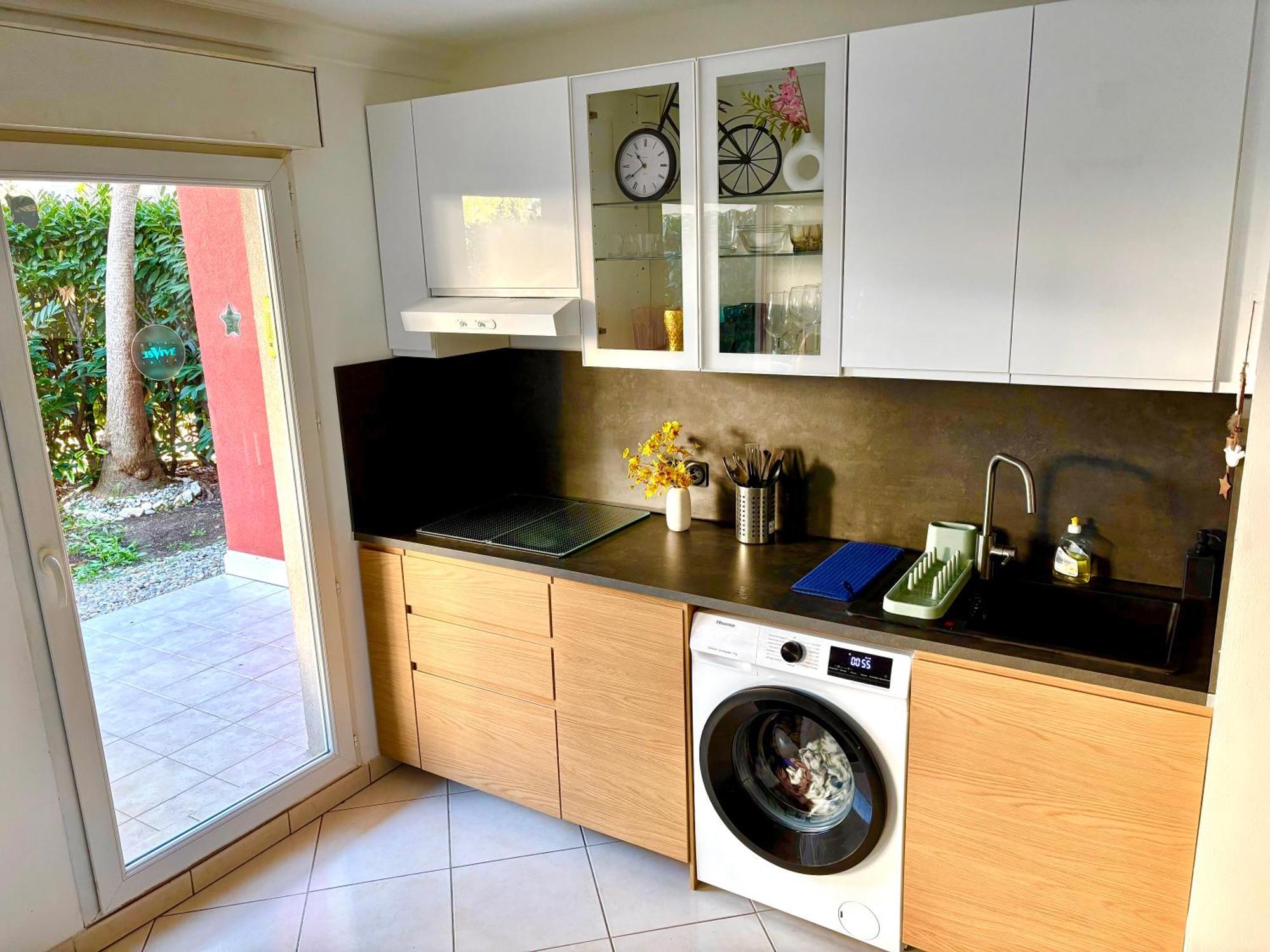 Beachside Apartment With Pool & Garden In Juan Les Pins Antibes Eksteriør billede